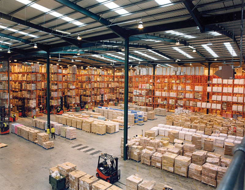 Process with long transport paths Massive inventory (Courtesy of Wikimedia Commons user Axisadman)