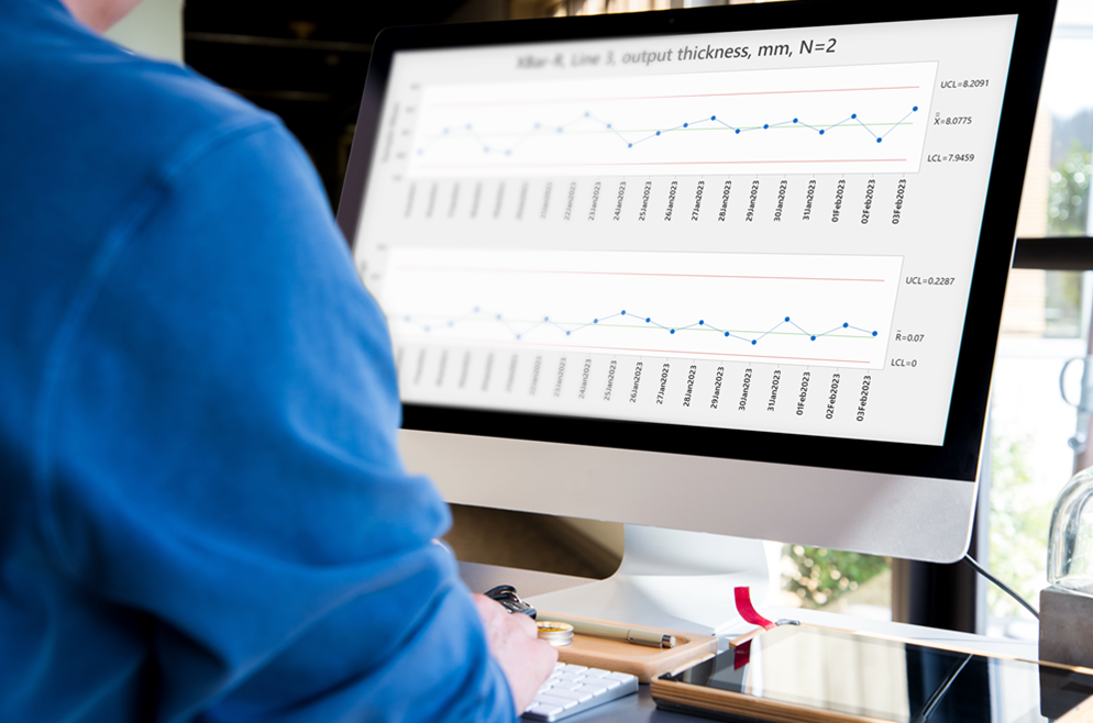 Student analyzing a Xbar-R control chart